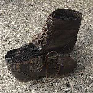Rock & Candy Brown Lace-Up Boots with Suede Finish